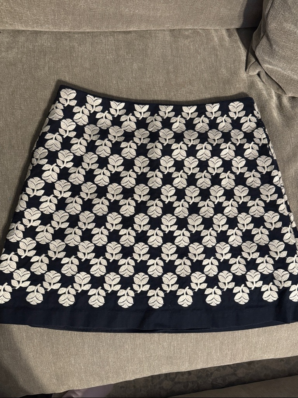 Boden floral vine embroidered skirt US sz 12